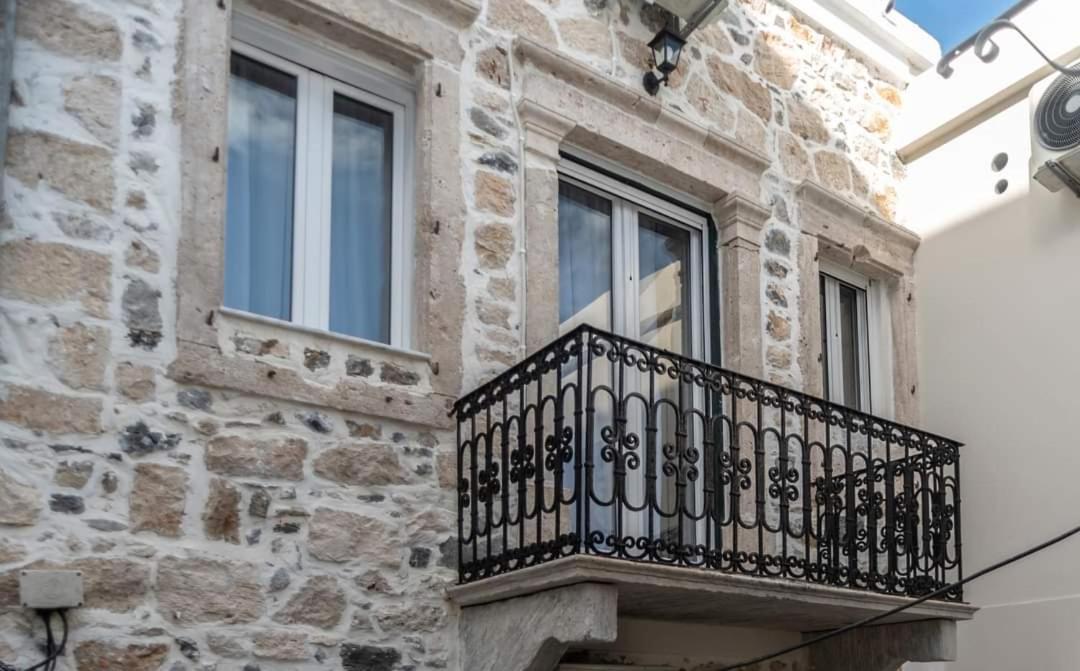 Stone 1 Apartment *